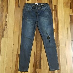 🌟NWOT Kensie Distressed Jeans